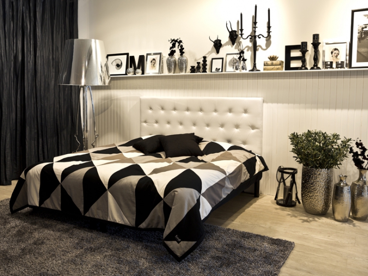 Designová ložnice v černo/stříbrném barevném provedení